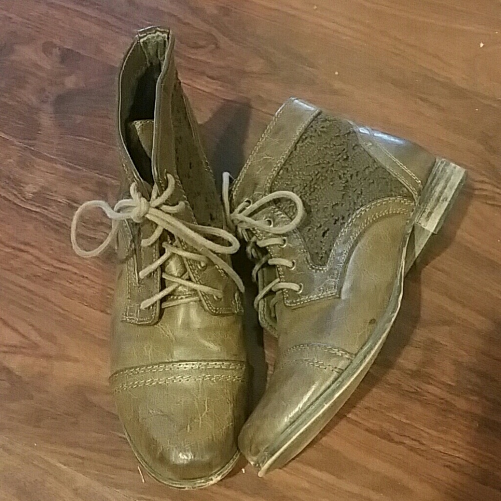 Lace boots