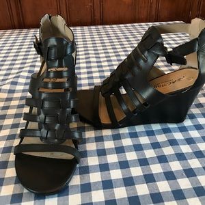 NWOT Kenneth Cole Reaction black Wedges!