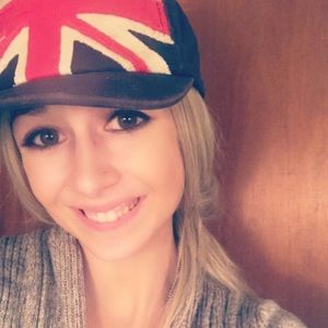 Meet your Posher, Hannah