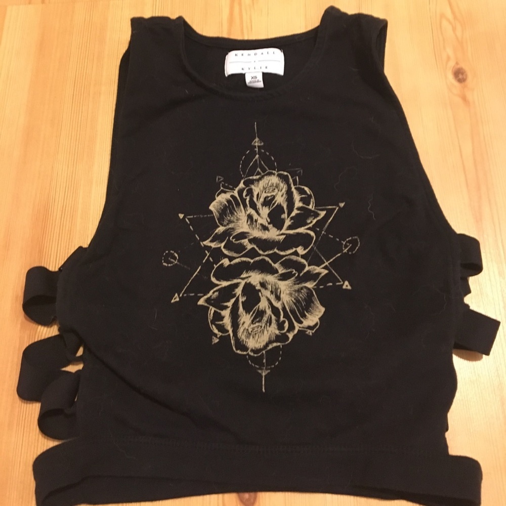 KENDALL AND KYLIE CUTE DESIGNED CROP TOP
