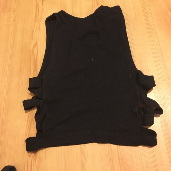 KENDALL AND KYLIE CUTE DESIGNED CROP TOP - Picture 3 of 3