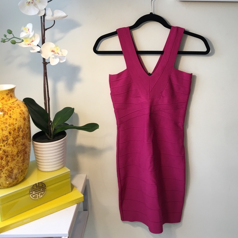 Magenta bodi con mini dress