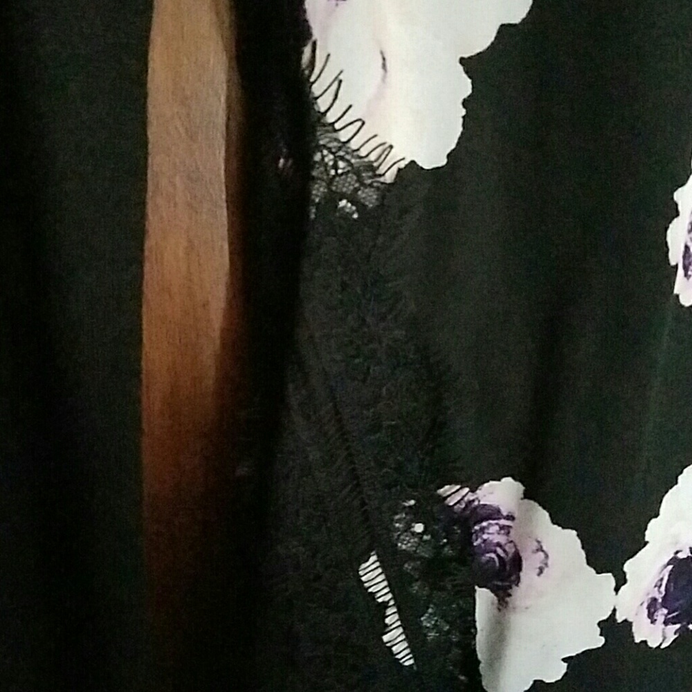 NWOT Kardashian Kollection floral top - Picture 4 of 4