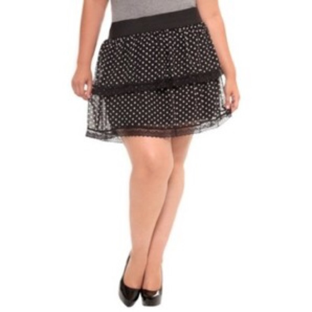 Torrid size 1 black and white polka dot skirt