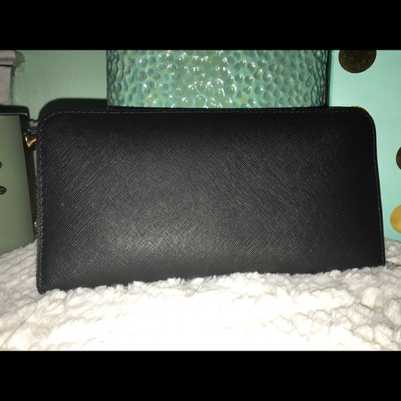 Micheal Kors wallet - Picture 2 of 4