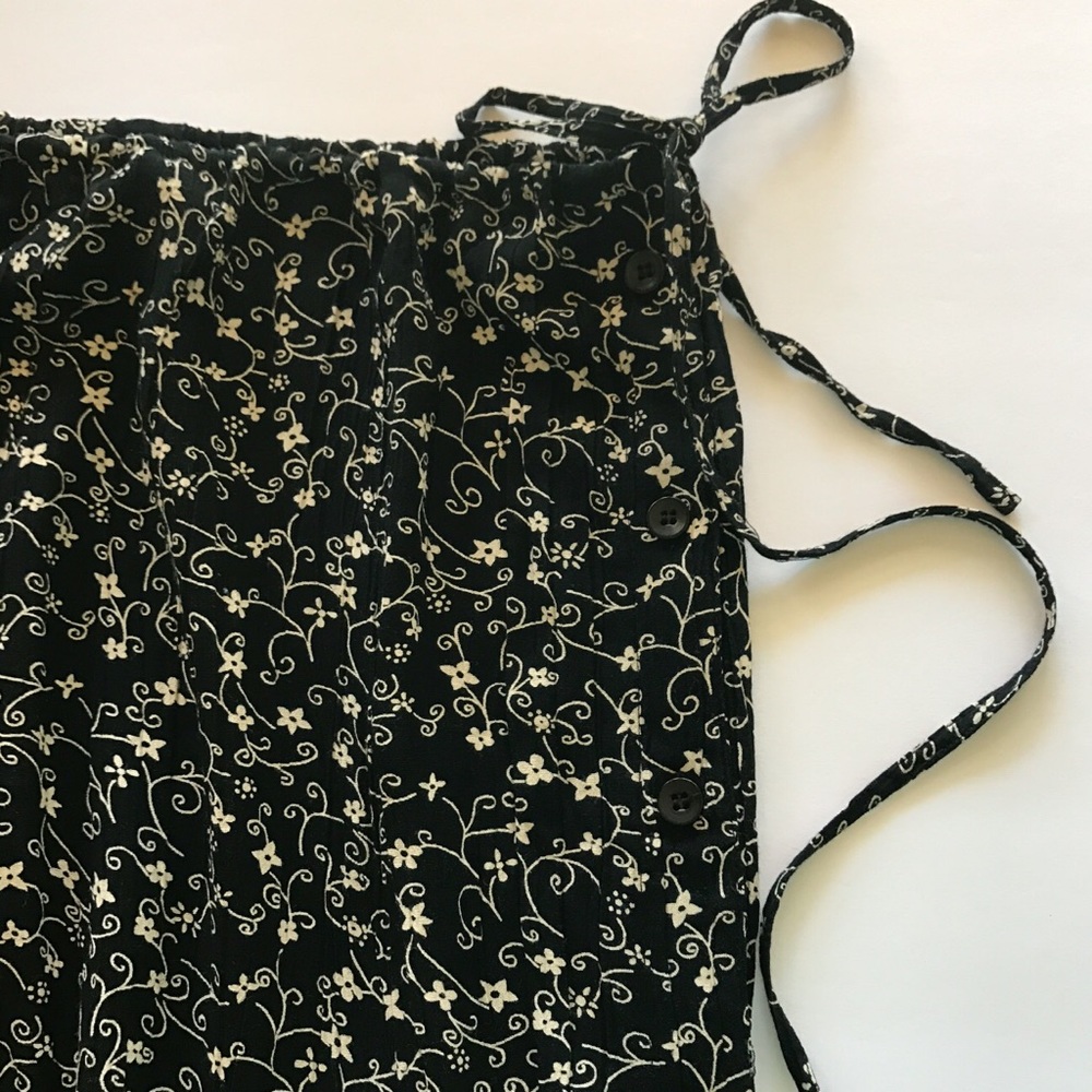 ❇️$5 ADD ON❇️Cute patterned skirt EEUC