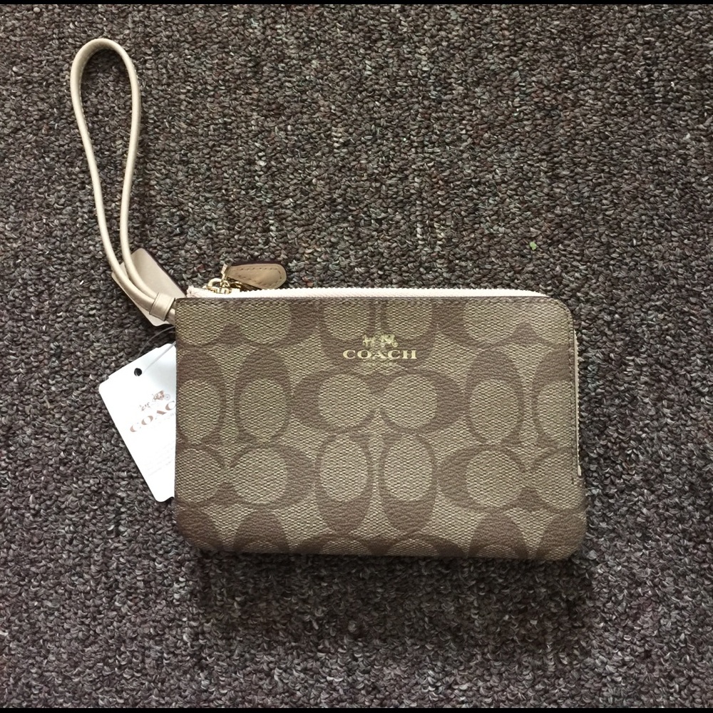 BRAND NEW COACH WRISTLET 🎉
