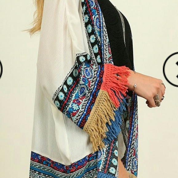 !!LAST ONE!! Kimono with a Fringe Hemline - Picture 5 of 8