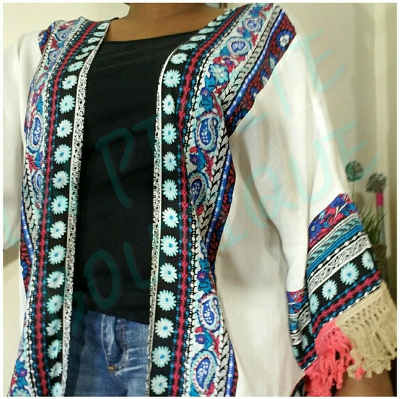 !!LAST ONE!! Kimono with a Fringe Hemline - Picture 3 of 8