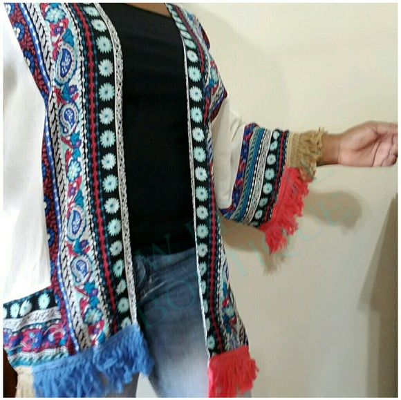 !!LAST ONE!! Kimono with a Fringe Hemline - Picture 6 of 8