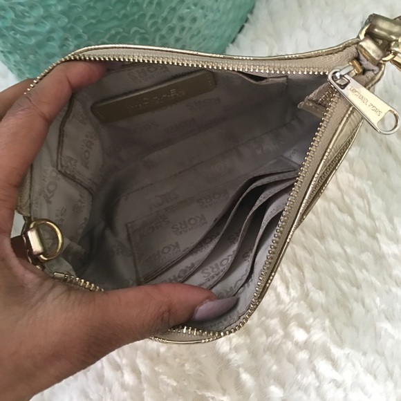 Micheal Kors wristlet authentic - Picture 2 of 4