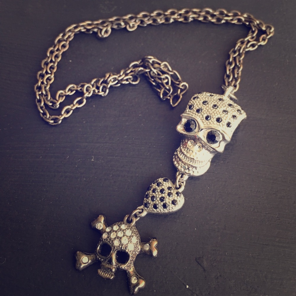 Silver skull necklace