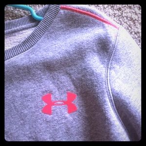 Gray underarmor crew neck sweatshirt