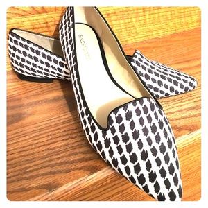 Black and White Flats