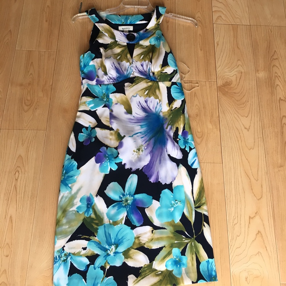 NWT Dressbarn floral dress.  Super flattering!