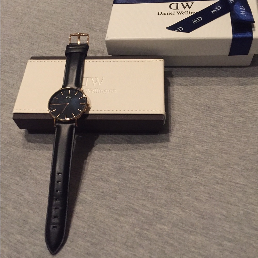 DW Women's Classic Black Gold Sheffield