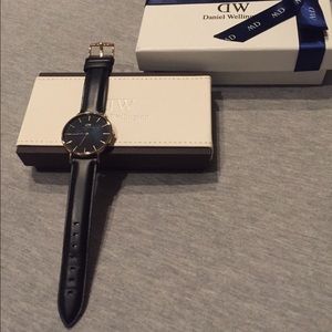 DW Women's Classic Black Gold Sheffield