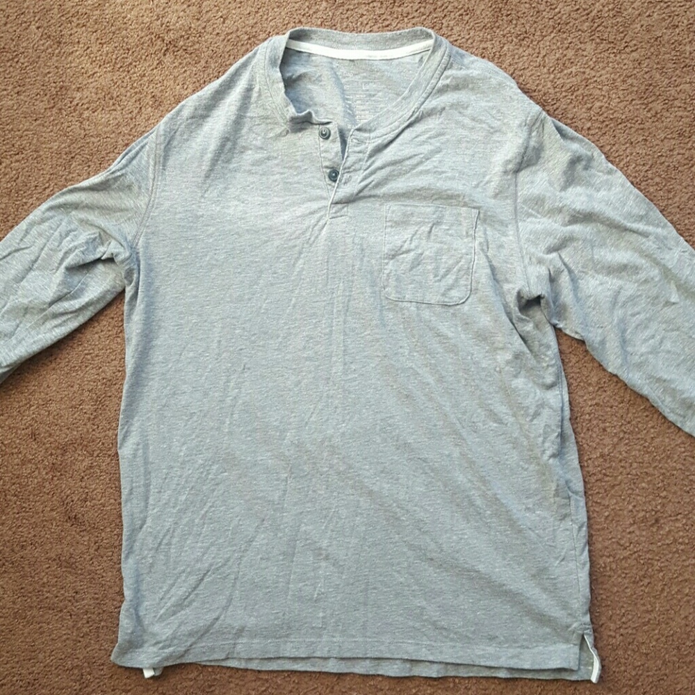 Long sleeve Gap henley 2 button shirt with pocket
