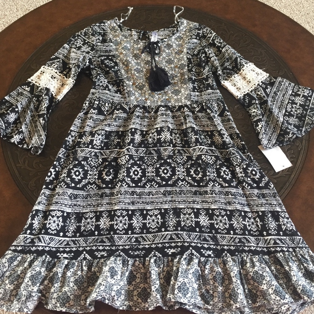 Most ADORABLE black and cream dress!!!