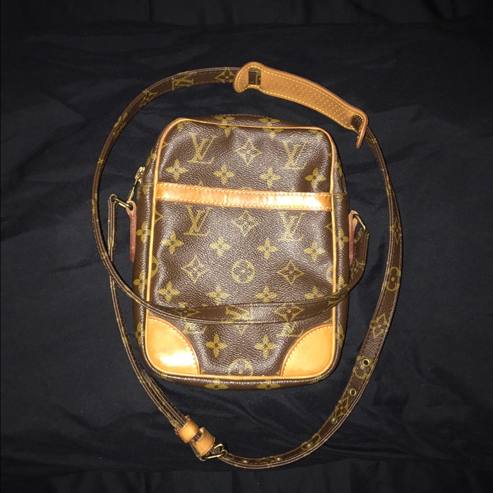 VINTAGE LOUIS VUITTON CROSSBODY