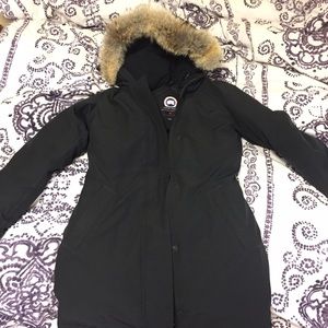 Canada Goose Victoria Parka (offers welcome)