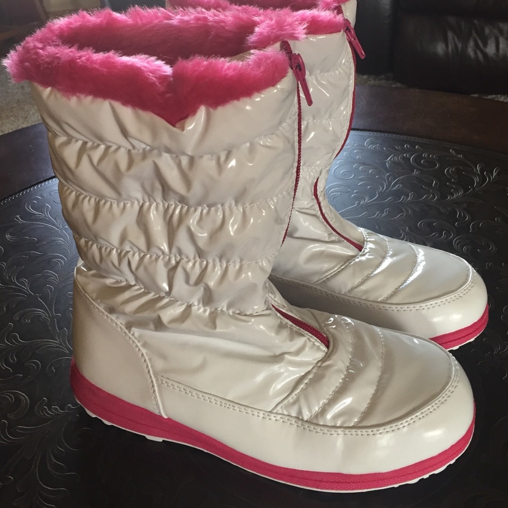 Girls youth size 5 winter boots