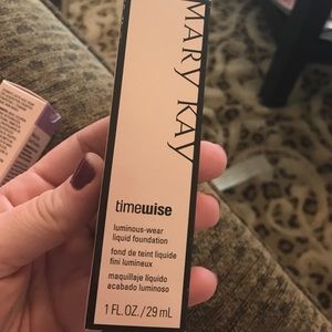 Luminous-wear liquid foundation --ivory 4 - new