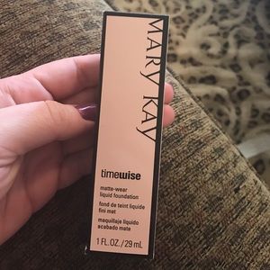 Matte-wear liquid foundation