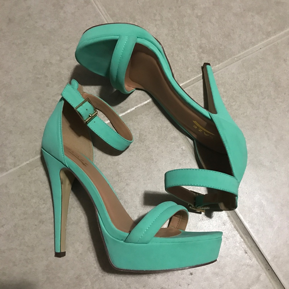 Mint Green Platform Sandal - Size 10
