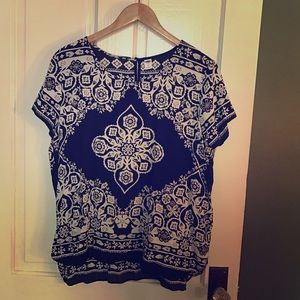 Black and white patterned hi-lo rayon top