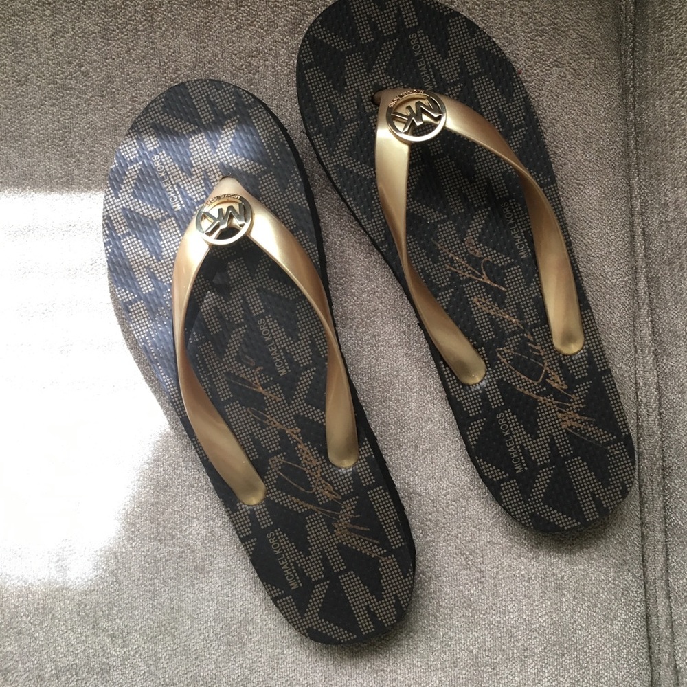 Women's flip flops.