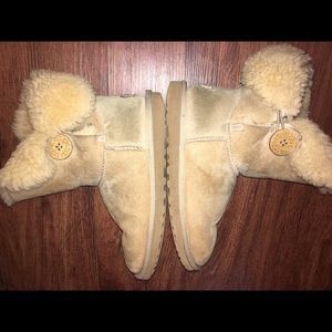 Tan/Furry ankle UGG boots