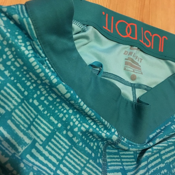 NIKE DRI FIT CAPRIS - Picture 2 of 3