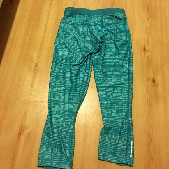 NIKE DRI FIT CAPRIS - Picture 3 of 3