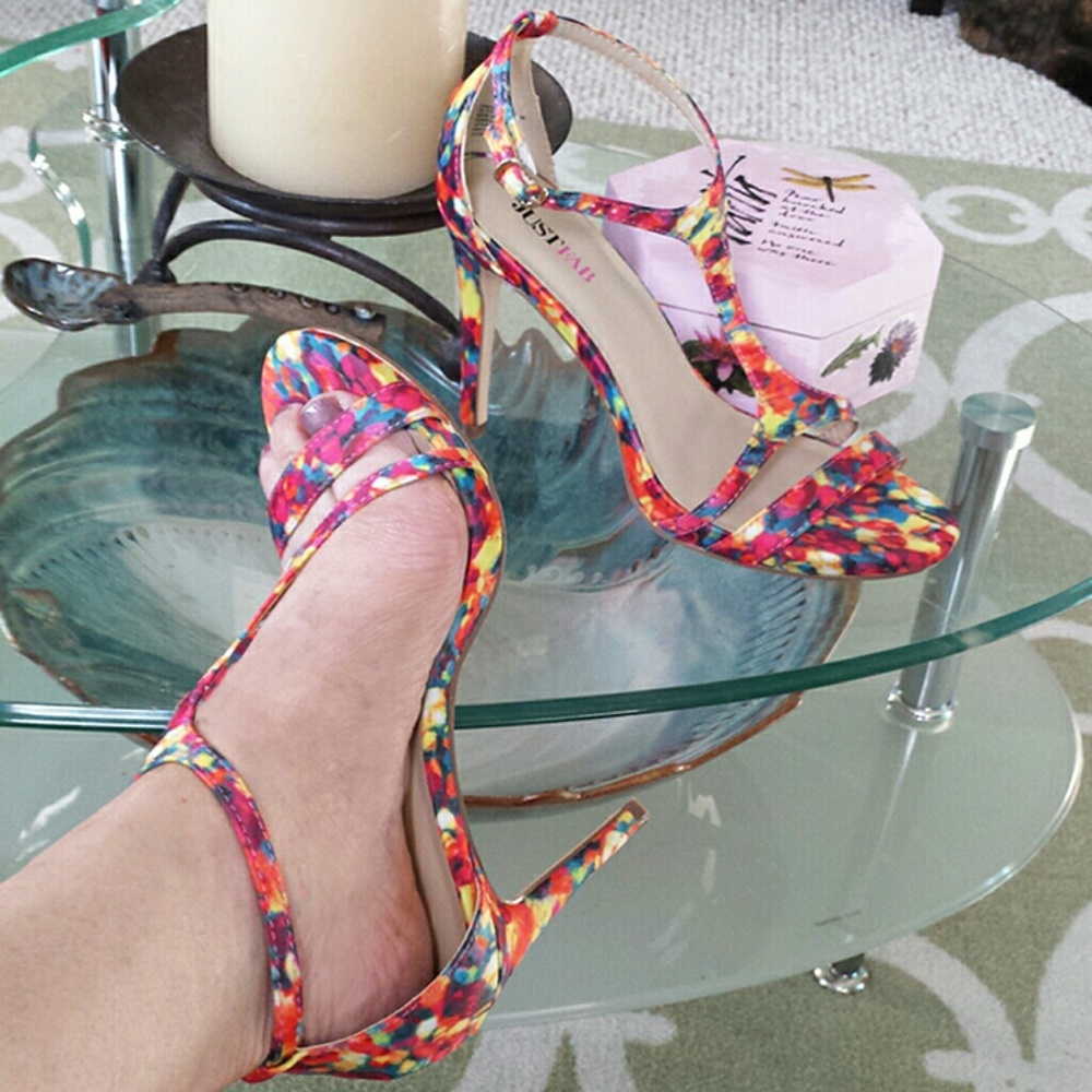 Bundle of 2 T-Strap Sandals