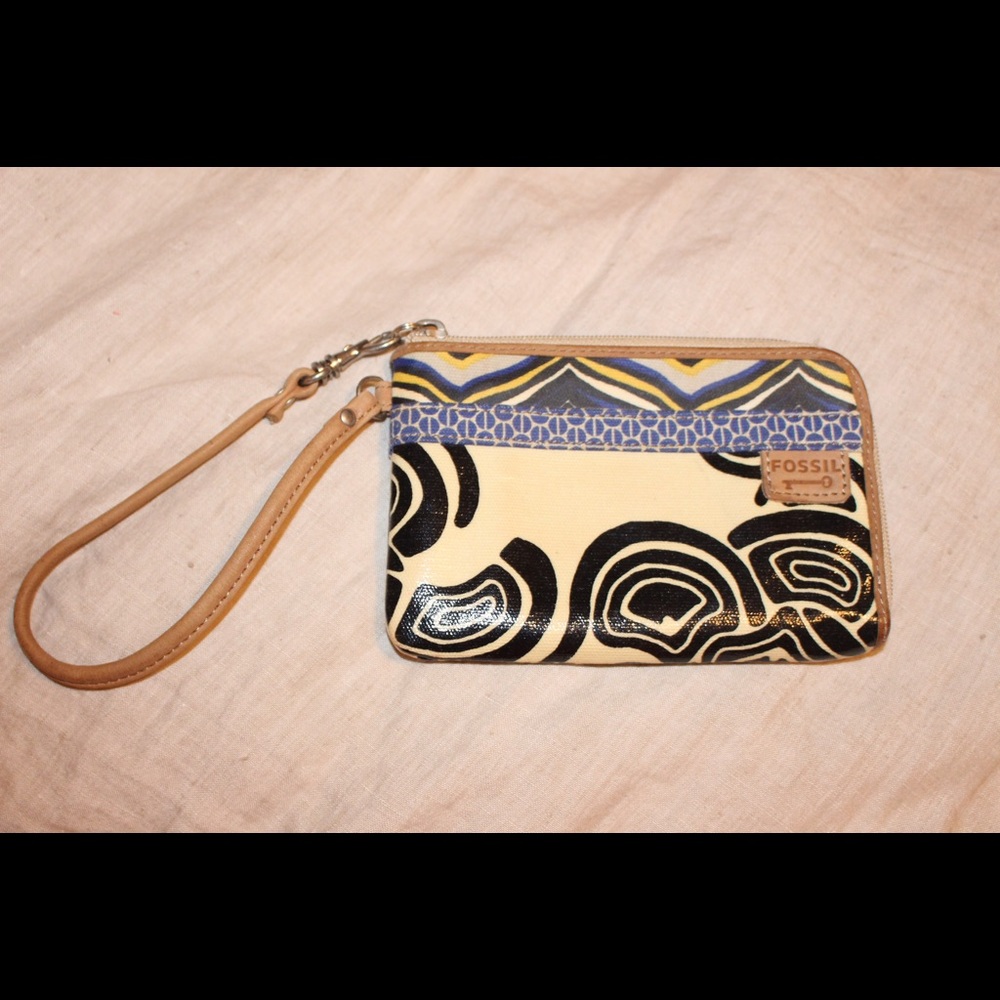 Fossil key per wristlet