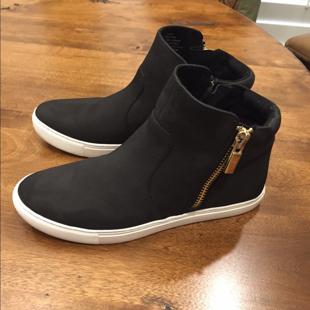 SOLD Steve Madden