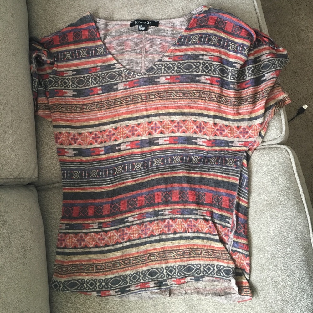 Women's short sleeve printed top.