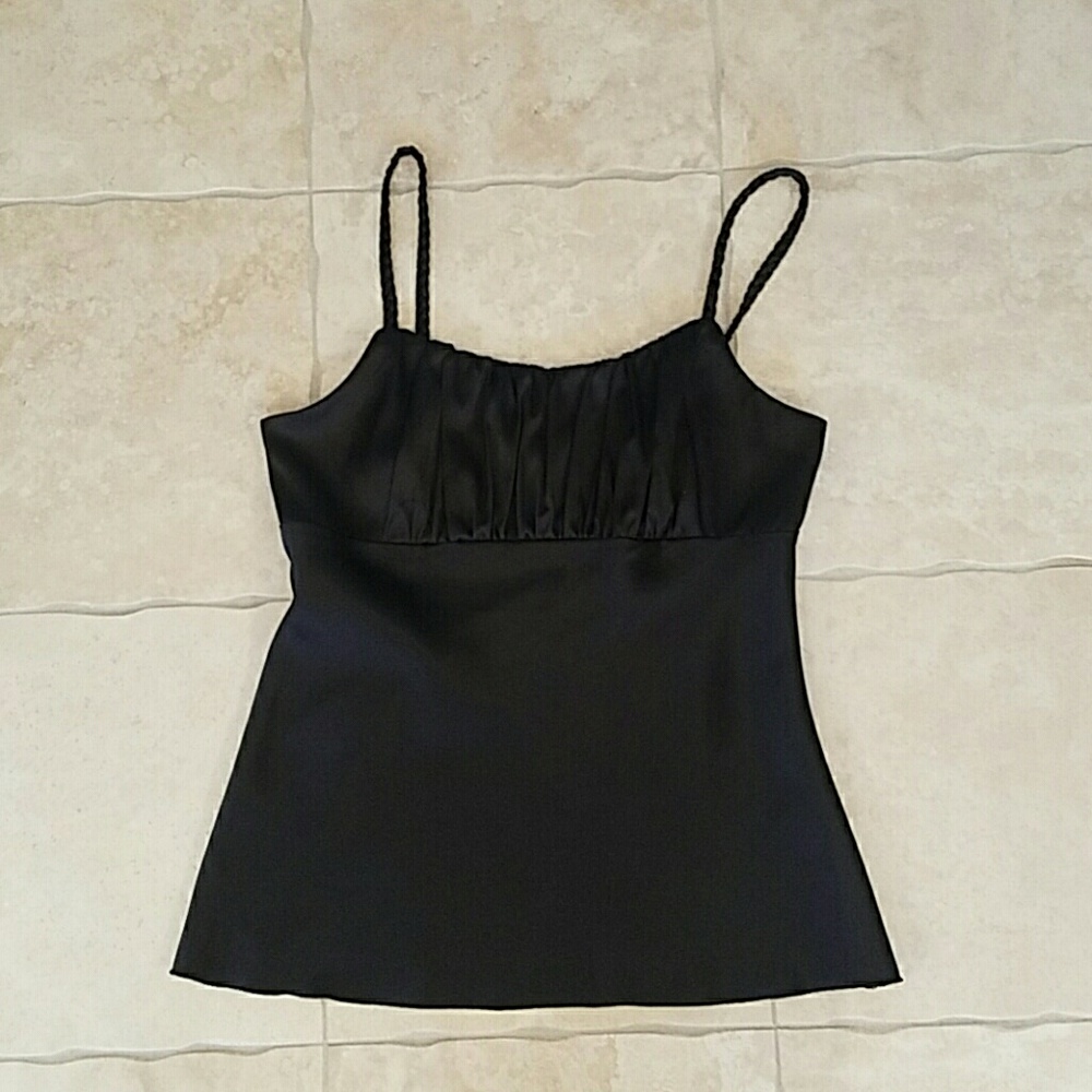 B.Works cute little black top size L