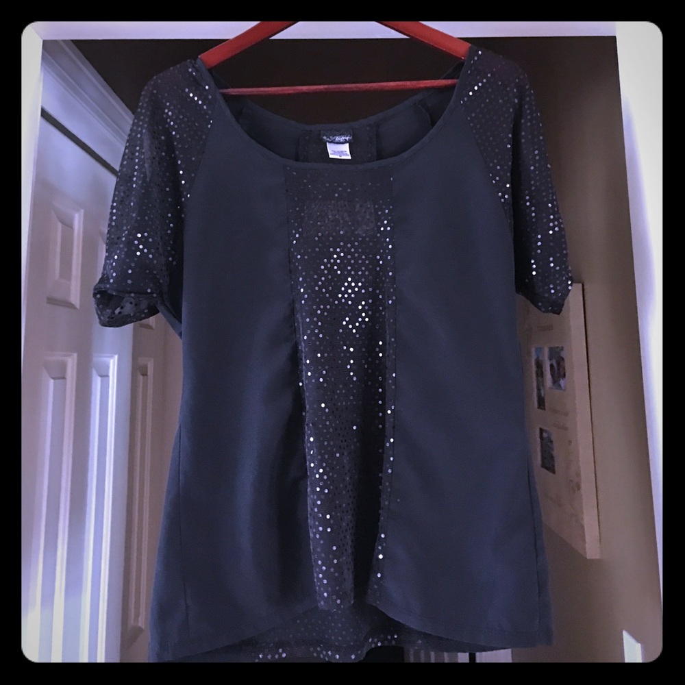 Daytrip Cold-Shoulder Short Sleeve Top