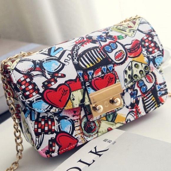 Love Me Graffiti Purse Shoulder Hangbag NWT - Picture 1 of 5