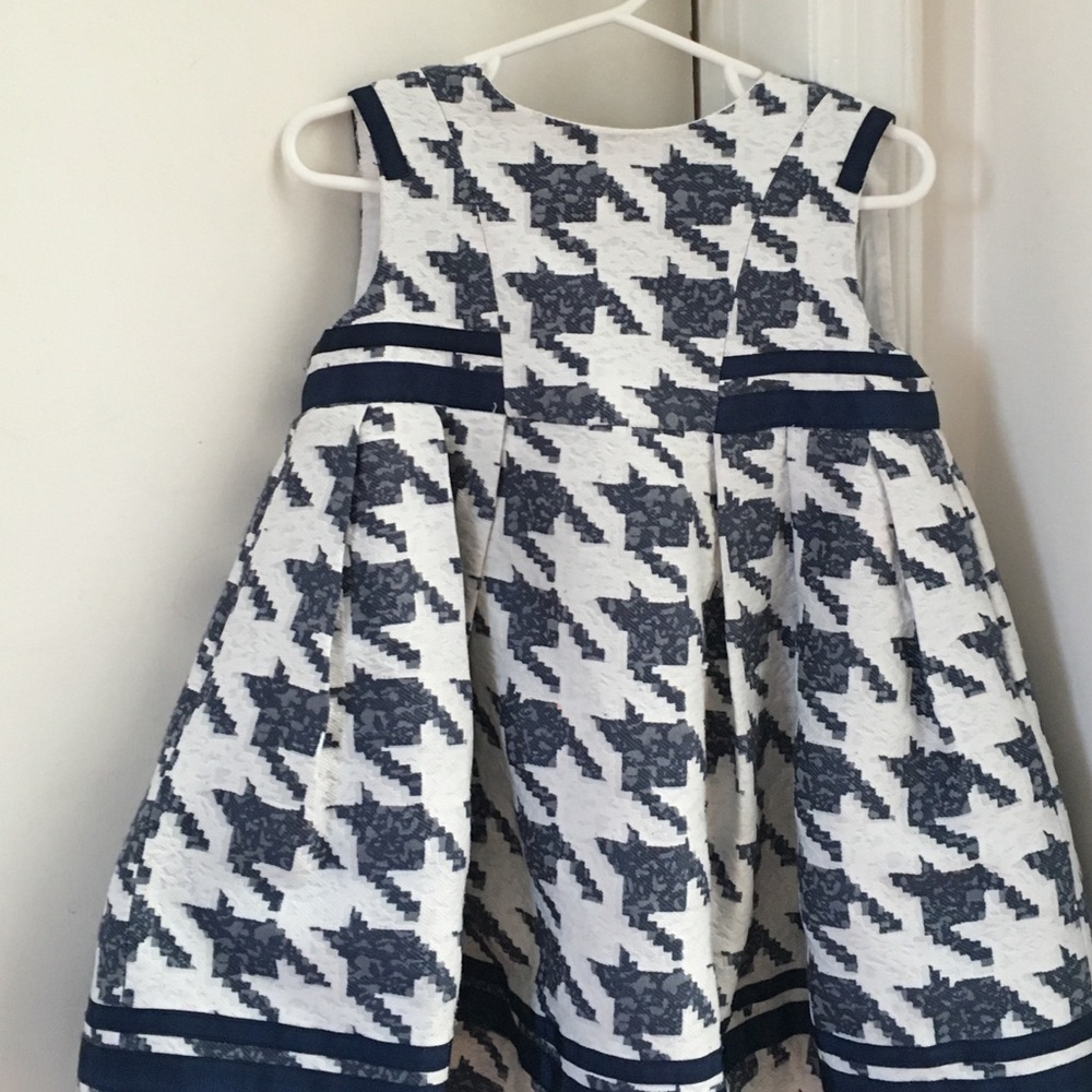 Noma Fernandez girls dress like new