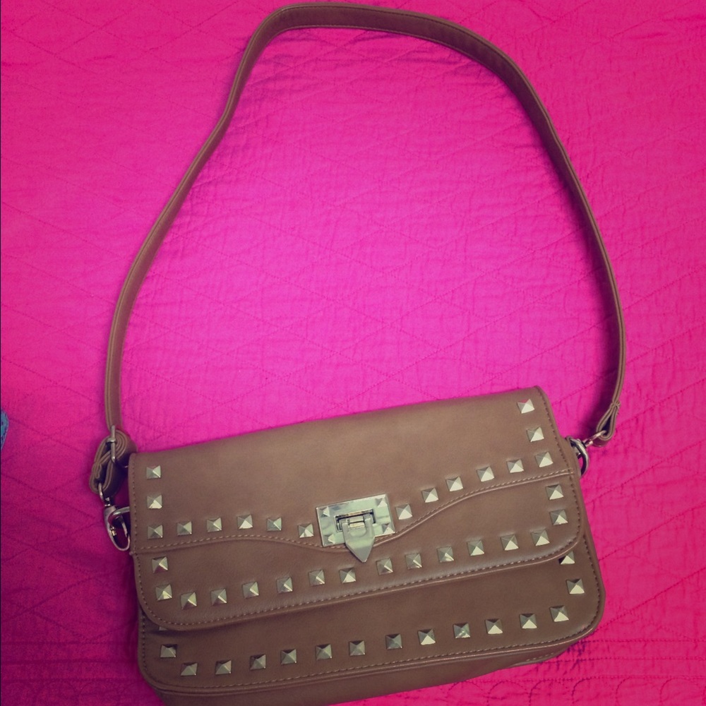 Brown studded purse! 👝