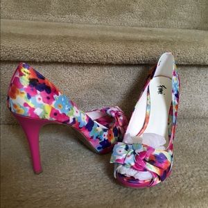 Fioni Floral peep toe heels