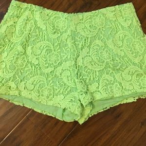 Gianni Bini embroidered shorts. Size 8.