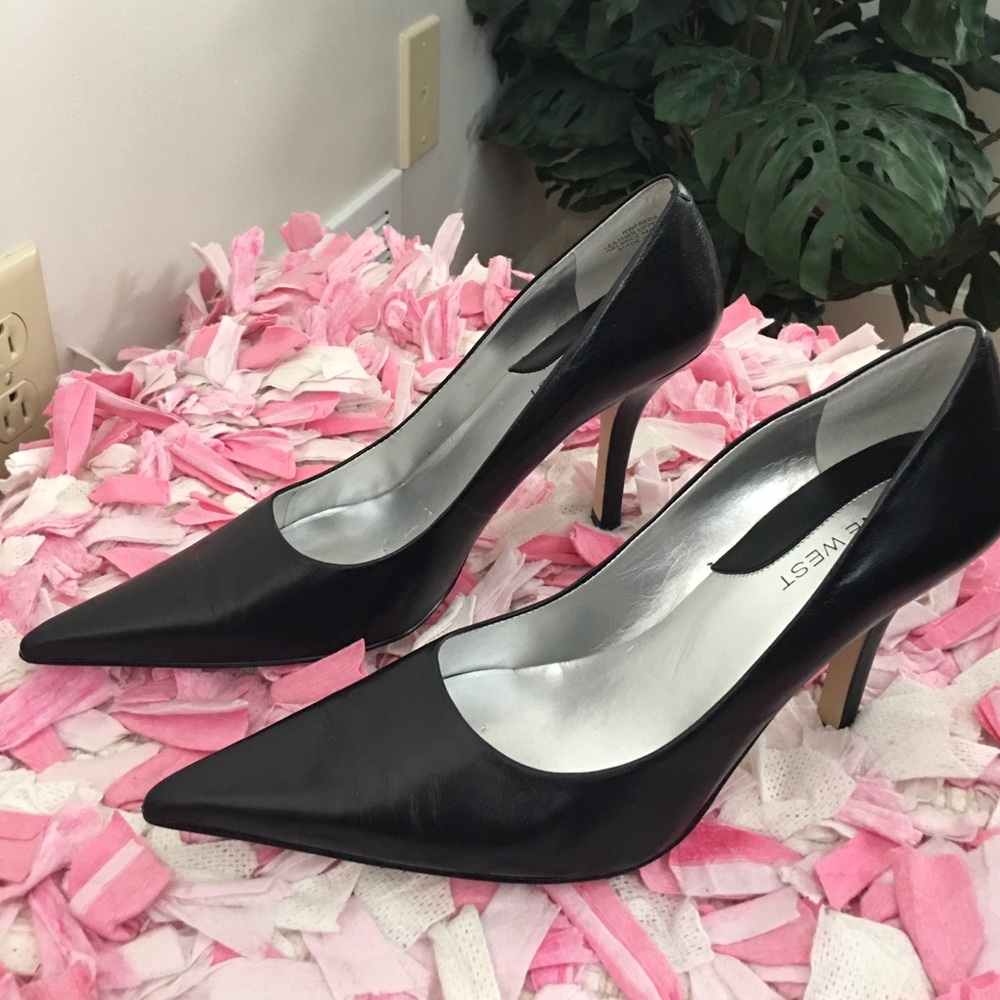 Sz 7 Nine West Black high heel pumps