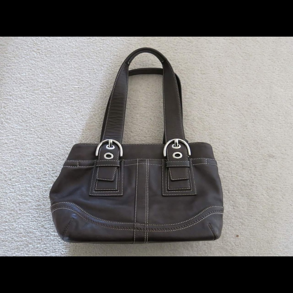 ✖️sold✖️Medium brown leather Coach purse