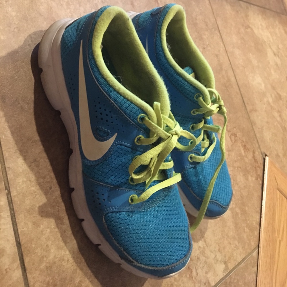 NIKE PRO SNEAKERS BLUE AND GREEN BARLEY WORN