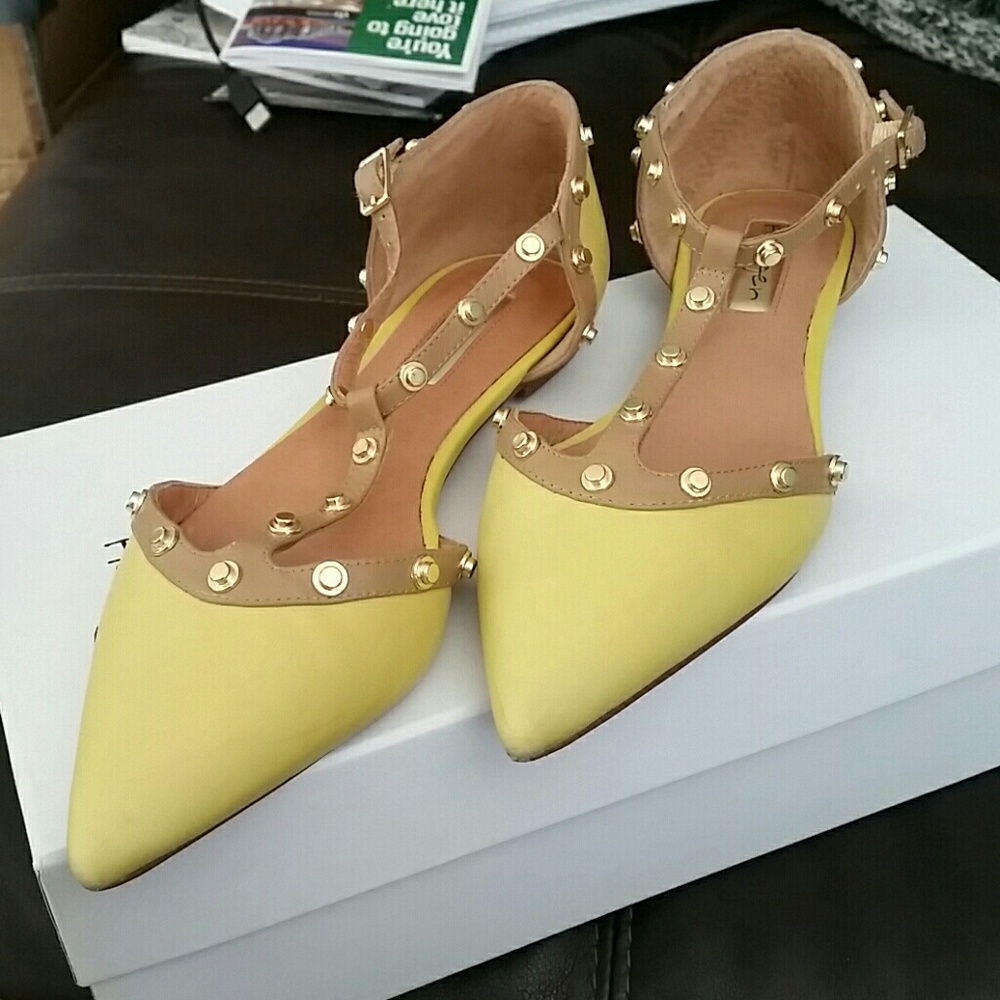 Studded Yellow Halogen Flats