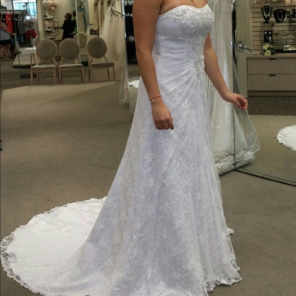 WEDDING DRESS NEVER WORN TAGS STILL ON!!!!!!‼️‼️‼️ - Picture 2 of 3